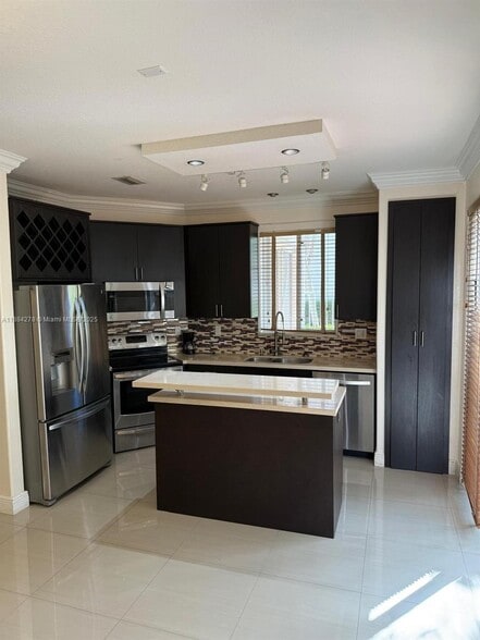 Building Photo - 5500 NW 113th Ct