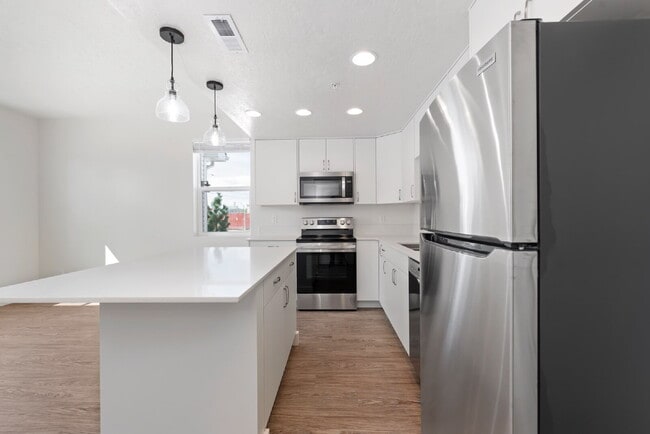 Building Photo - "Discover Comfort & Style: Spacious 3-Bed,...