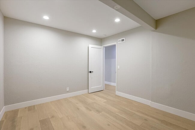 Building Photo - 406 Central Ave