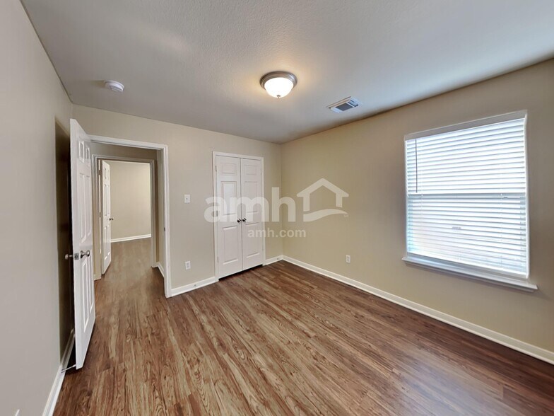 Building Photo - 28926 Village Creek Loop