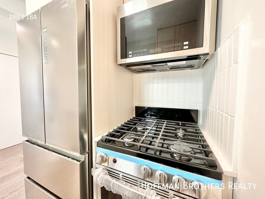 Building Photo - 1247 S Dunsmuir Ave