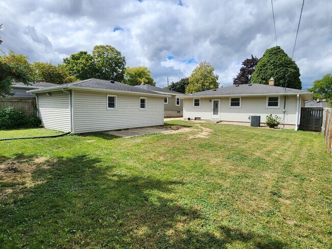 Building Photo - 4021 Harding Rd