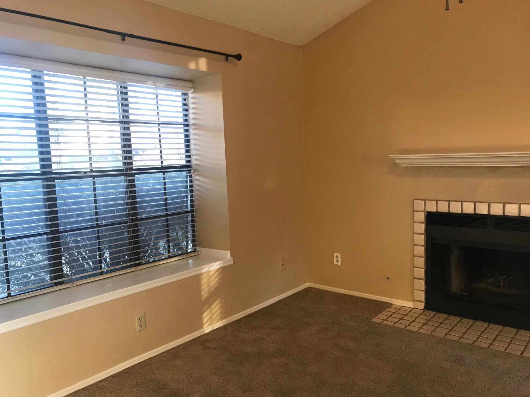 Building Photo - 4901 E Kelton Ln
