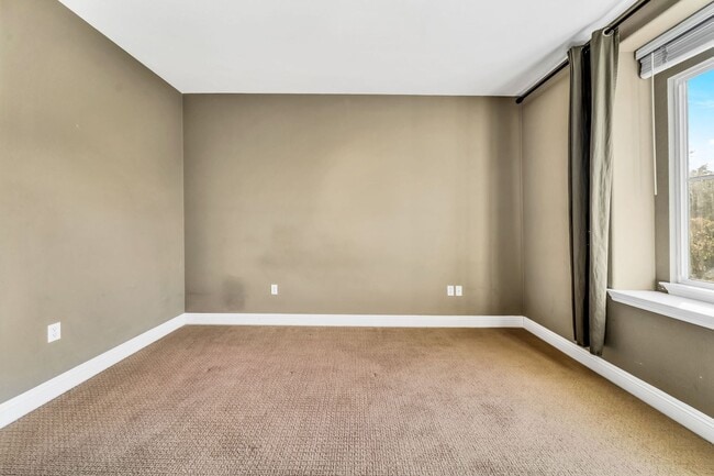 Building Photo - 3-Bedroom Townhome for Rent in Fremont!