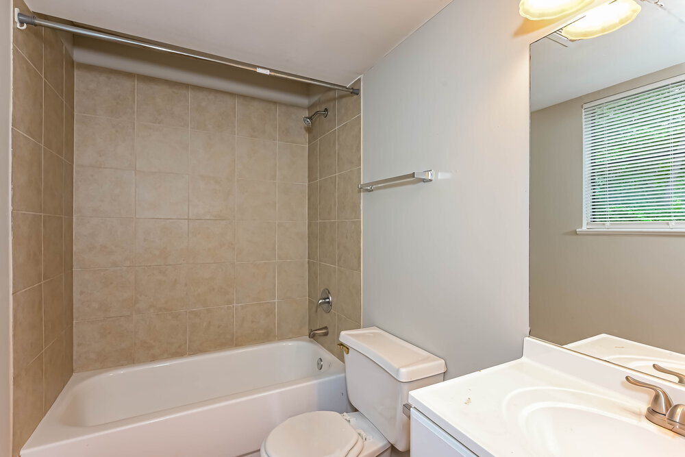 Building Photo - 3592 Riverchase Dr