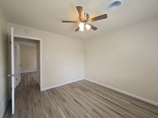 Building Photo - 501 W Voelter Ave