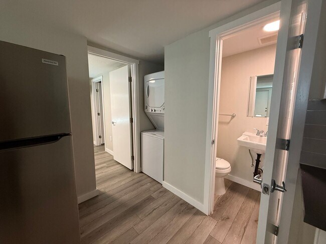 Building Photo - A606