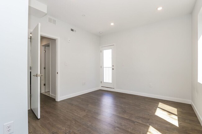 Building Photo - 917 N 15th St