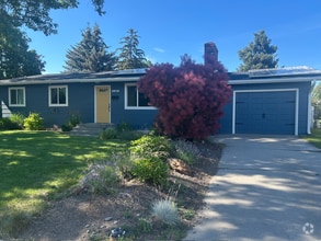 Building Photo - 3 Bed, 1.5 Bath with Spacious Backyard!