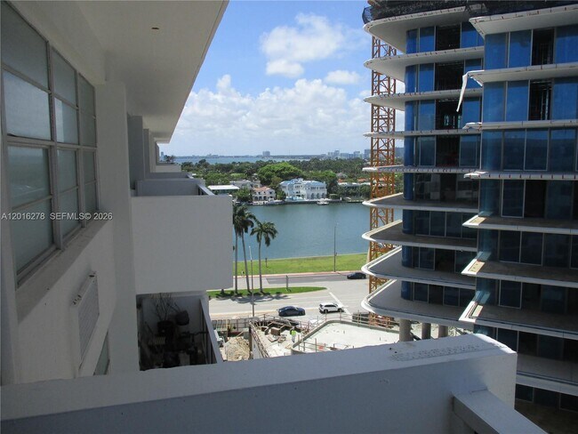 Building Photo - 5313 Collins Ave