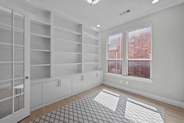 Building Photo - 8704 Pine Valley Dr