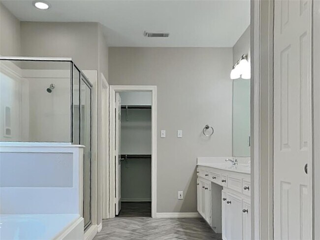 Building Photo - 6855 Tournament Dr