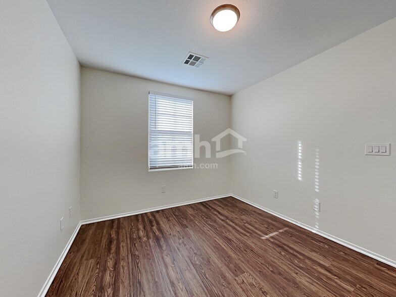 Building Photo - 7700 Flowering Quince Dr