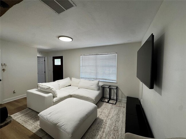 Building Photo - 3008 Hillview St