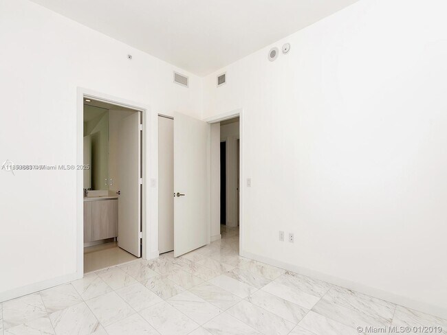 Building Photo - 480 NE 31st St