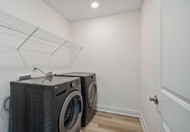 Building Photo - 130 Silent Brk Trl
