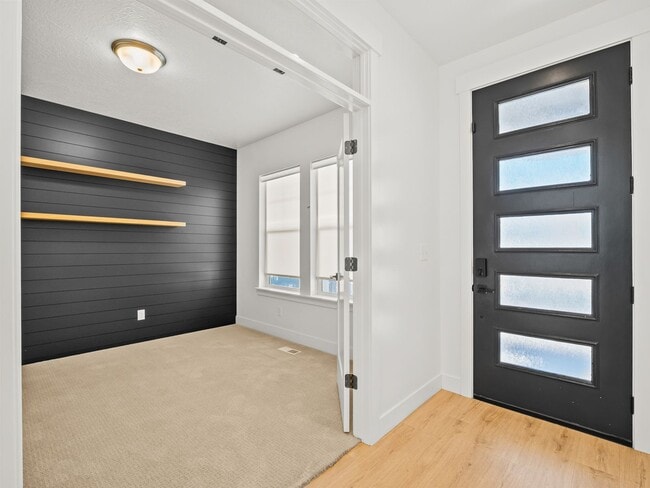 Building Photo - 5 Bed / 3.5 Bath Home in Saratoga Springs – Spacious Living Near Utah Lake