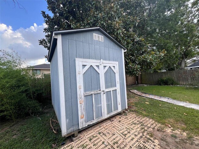 Building Photo - 15543 Scenic Haven Dr