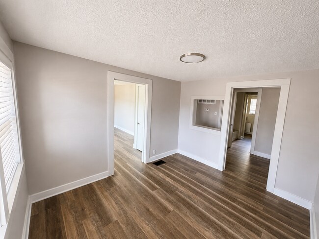 Building Photo - 3/2 Bungalo-style off Birchman