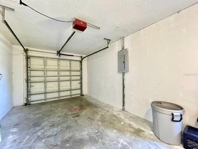 Building Photo - 2625 Narcissus Dr