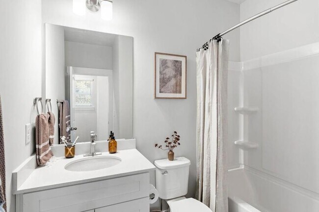 Building Photo - 1575 Cedars Rd SE