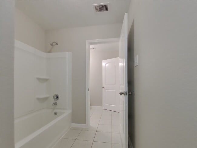 Building Photo - 916 American Monarch Dr