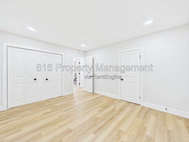 Building Photo - 9524 Manning Ave