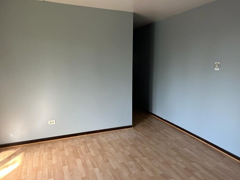 LIVING ROOM S.E WALL - 18329 West St