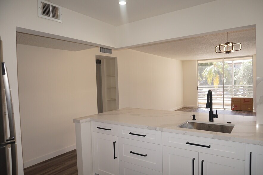 Kitchen - 408 NW 68th Ave