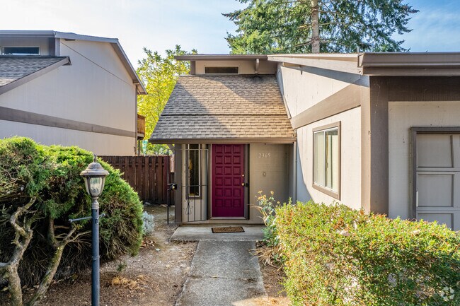 Building Photo - Jennifer Woods Condominium