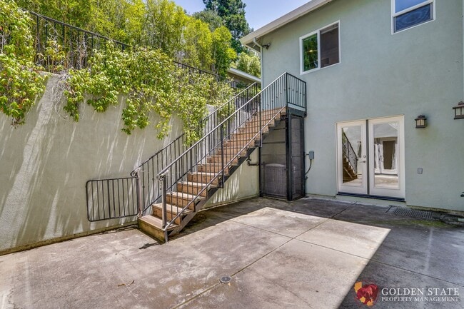 Building Photo - Stunning 3,278 square foot 4 Bedroom 3.5 b...