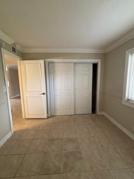 Building Photo - 116 Gardens Dr