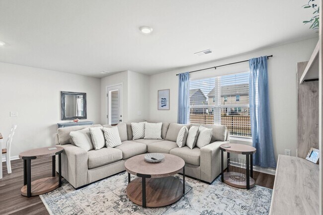 Building Photo - All Inclusive Seasonal Rental Available January 5-March 31st.