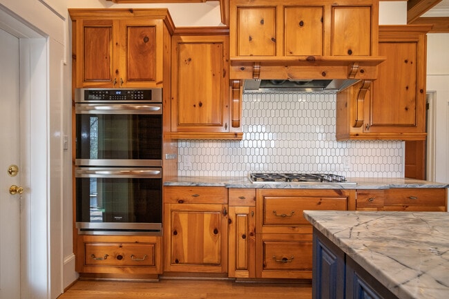 Building Photo - 780 Hart Rd