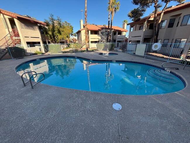 Building Photo - Gorgeous 2Bed/2Bath Condo located just out...