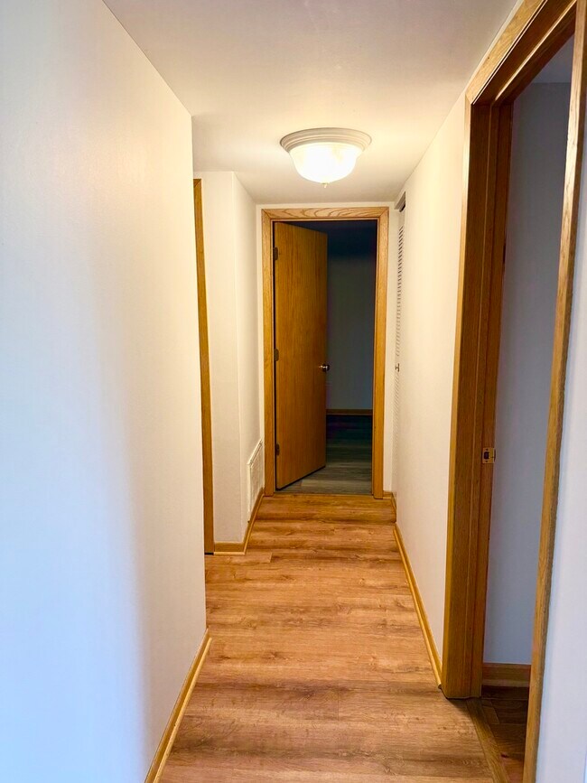 Building Photo - 6156 Knoll Way Dr