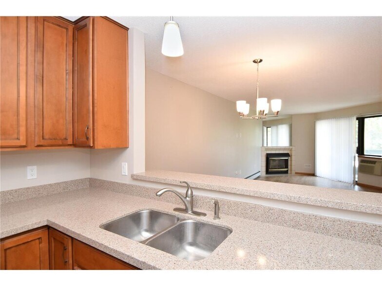 Building Photo - 7635 Edinborough Way