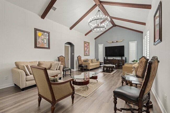 Building Photo - 703 Canyon Garden Dr