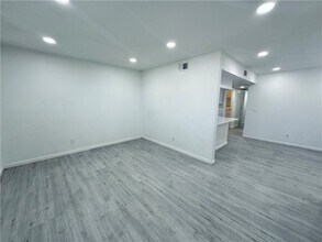 Building Photo - 4225 Stewart Ave