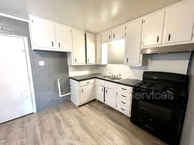 Building Photo - 1120 Elm Ave