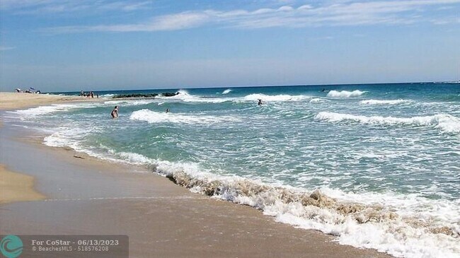 Building Photo - 1523 E Hillsboro Blvd