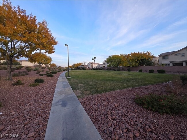 Building Photo - 909 E Malibu Sands Ave