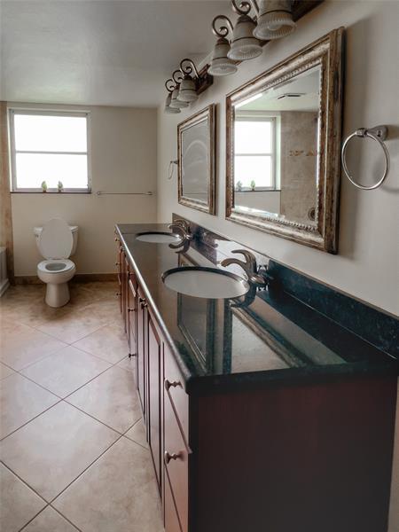 Building Photo - 3150 N Course Ln