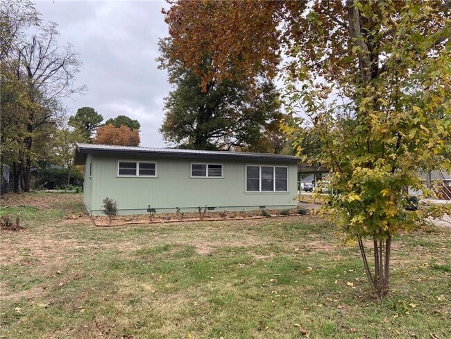 Building Photo - 3070 W Mt Comfort Rd