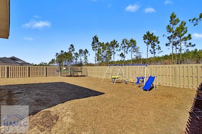 Building Photo - 413 Mcclelland Lp NE