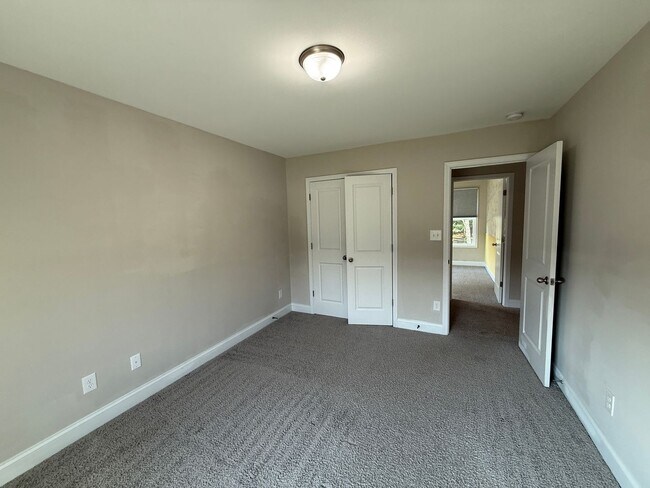 Building Photo - Stunning 4 Bed, 2.5 Bath Home in Cameron
