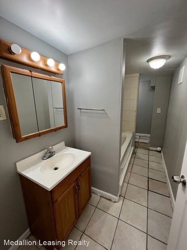 Building Photo - 4 br, 2 bath House - 9815 S Throop St