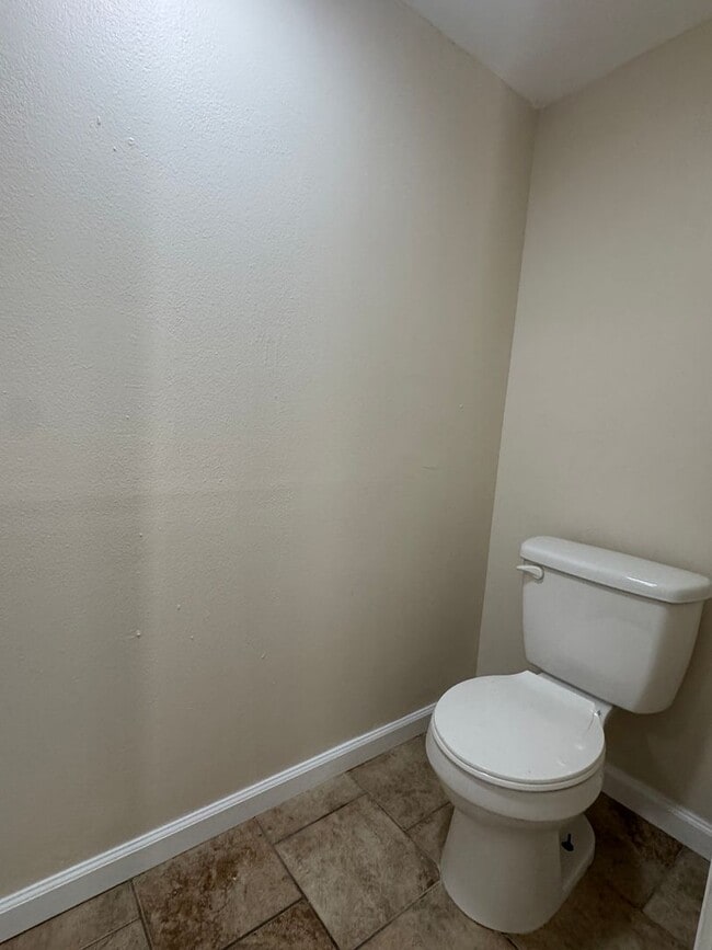 Building Photo - 2328 NW 46th- AVAILABLE NOW!