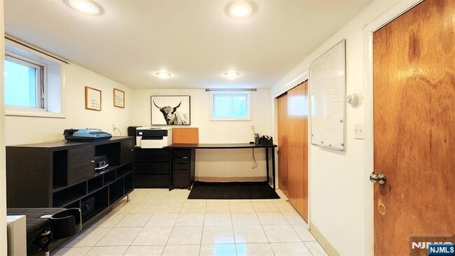 Building Photo - 11 Banta Ave