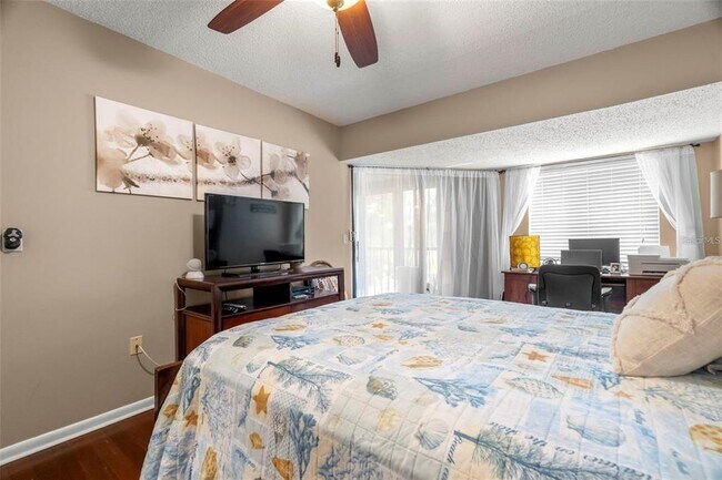 Building Photo - 1817 Golf View Dr